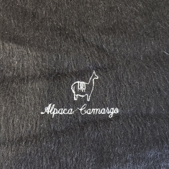 ALPACA CAMARGO alpaca wool fringed scarf in black made in Peru - Picture 4 of 8